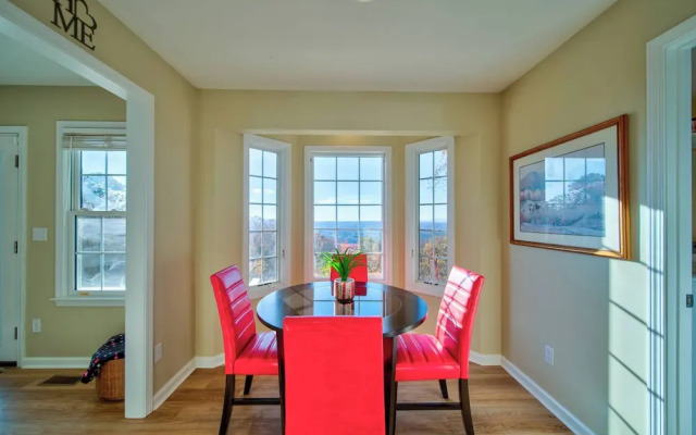 Sunset View 3 BDR Close to Downtown!