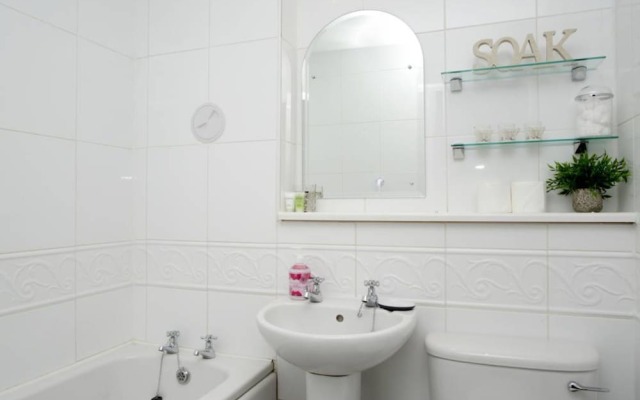 2 Bedroom Flat With Garage Parking