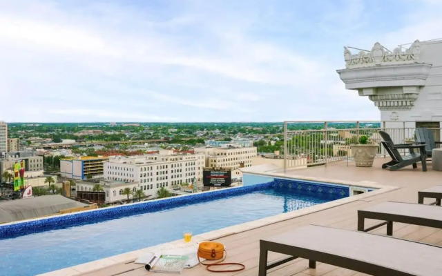 Delightful Downtown Modern Condos