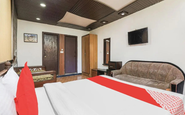 OYO Flagship 86242 Aum Hotel