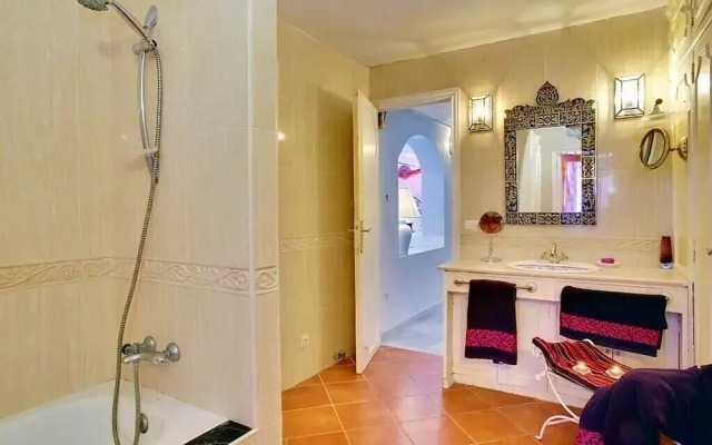 Romantic Puerto Banus Villa, Sea Mountain Views