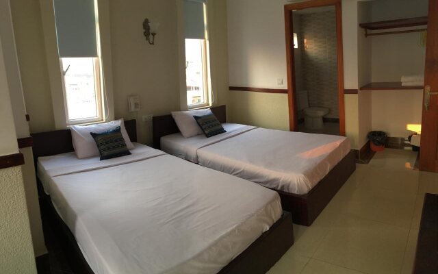 La Lune Hotel
