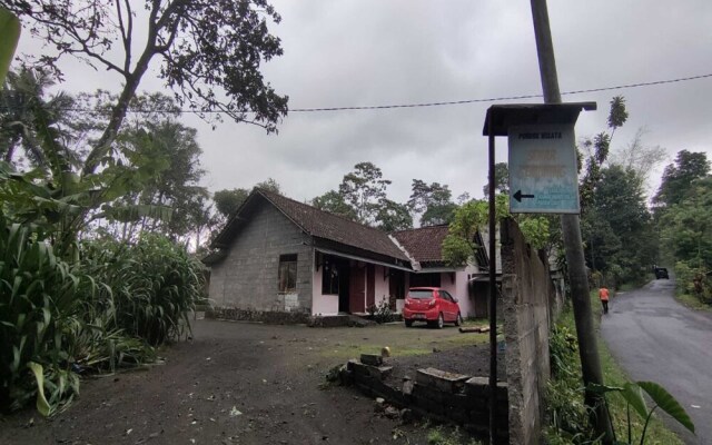 OYO 93395 Pondok Wisata Sekar KemuningNearWonogondang Camp ( Bumi Perkemahan Wonogondang )