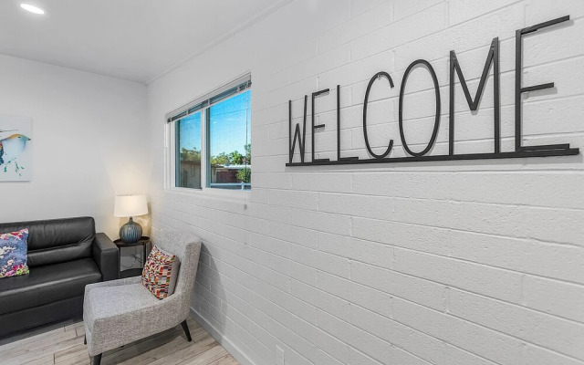 Sunrise at the Cul-de-Sac 1BR Apartment