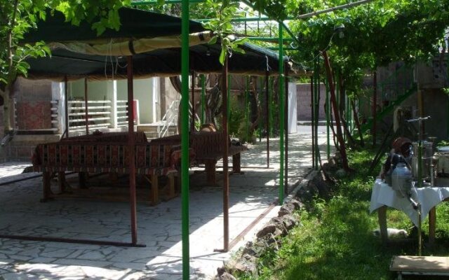 Guest House Garniresthost
