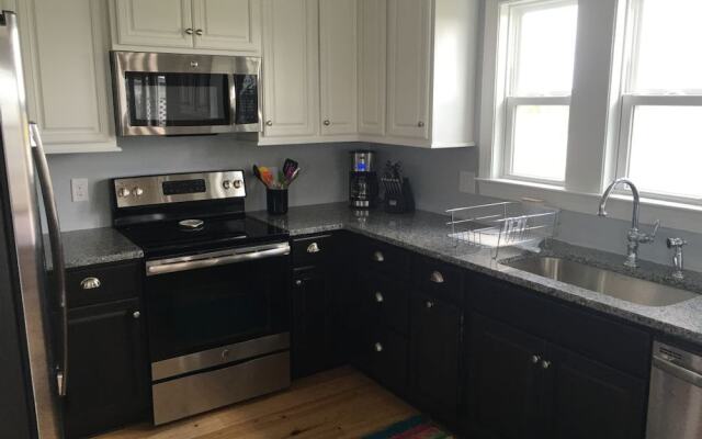 Best Day Ever 4 Bedroom Home by RedAwning