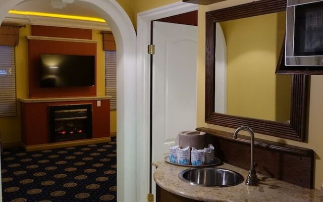 Chateau Louis Hotel & Conference Centre