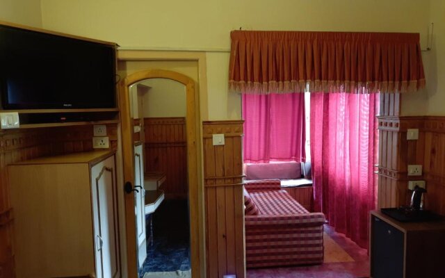 Pine Borough Inn by OYO Rooms