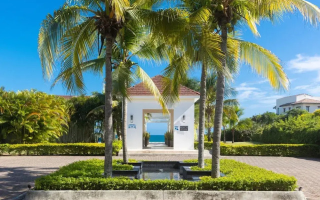 The Seashells Beach Condo by Acomodo