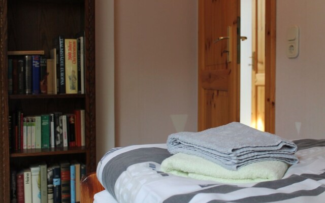 Geraeumige Ferienwohnung in Boddin mit Garten