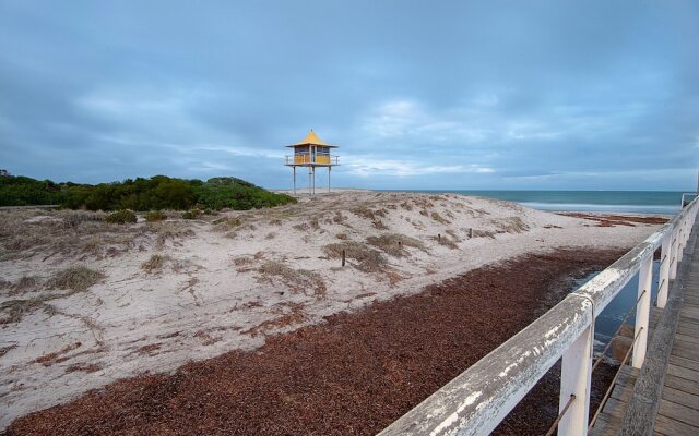 Semaphore Blue Apartments