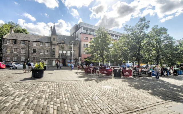 JOIVY Great Location! - Charming Apt by Edinburgh Castle