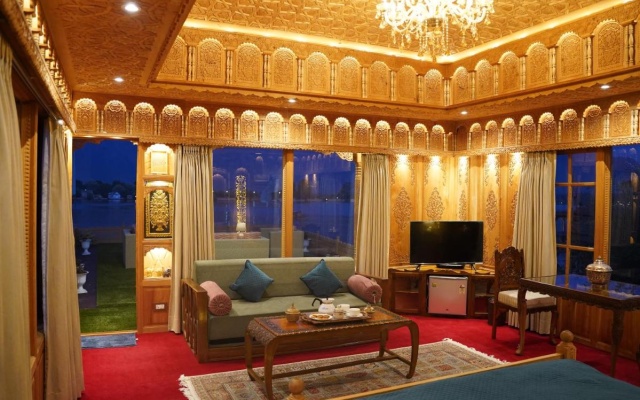 Harmukh Houseboat