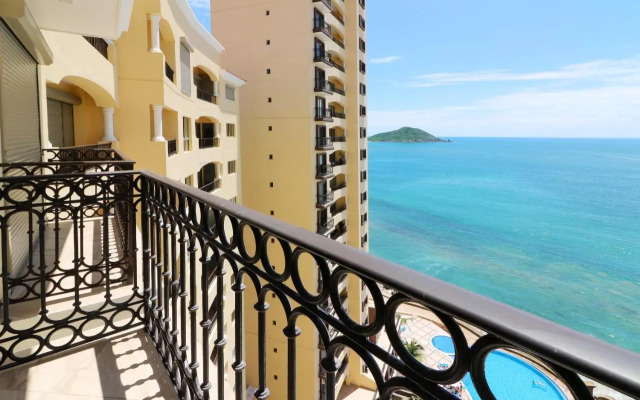 Gavias Grand Mazatlan Apt. 1415