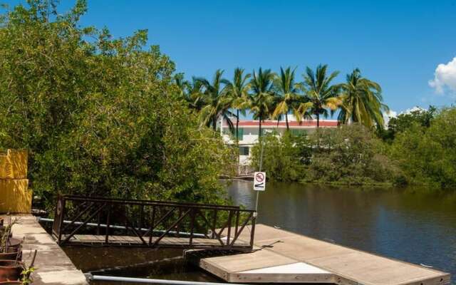 Villa Calaveras Boat Dock Heated Pool Gated