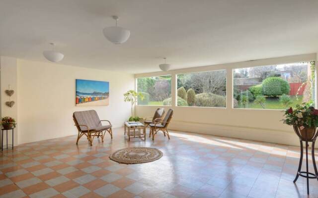 Corrin - Chic 1 Bedroom Apartment