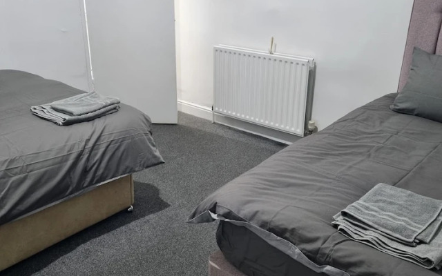 Lovely 2-bed House in Smethwick, Birmingham tn