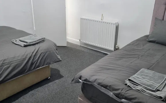 Lovely 2-bed House in Smethwick, Birmingham tn