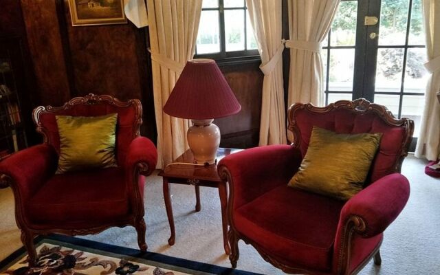 Corner Manor Leura