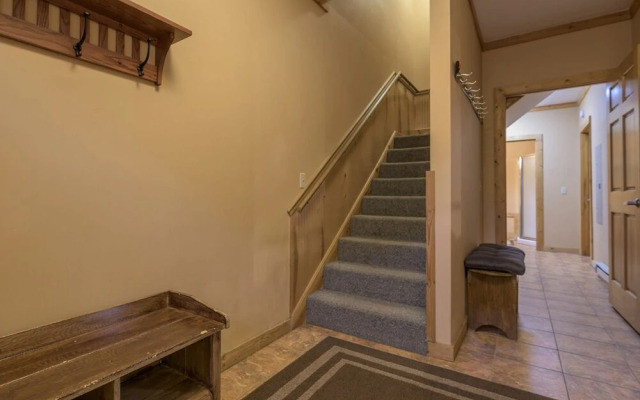 Loggers Run Lane by Casago