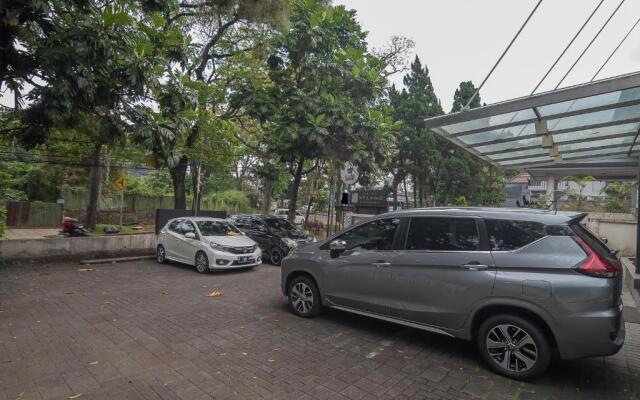 RedDoorz Plus @ Cipaganti Street 3