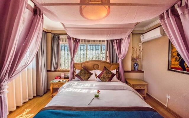 Lijiang Qianxuelou Hotel