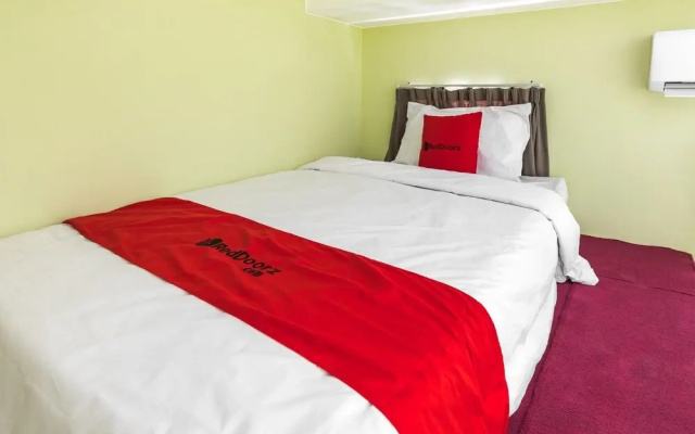 RedDoorz Syariah near Suncity Mall Sidoarjo