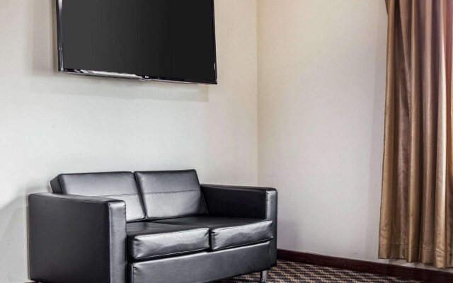 Country Hearth Inn & Suites