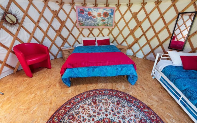 Yourtissimo - La Maison Rouge