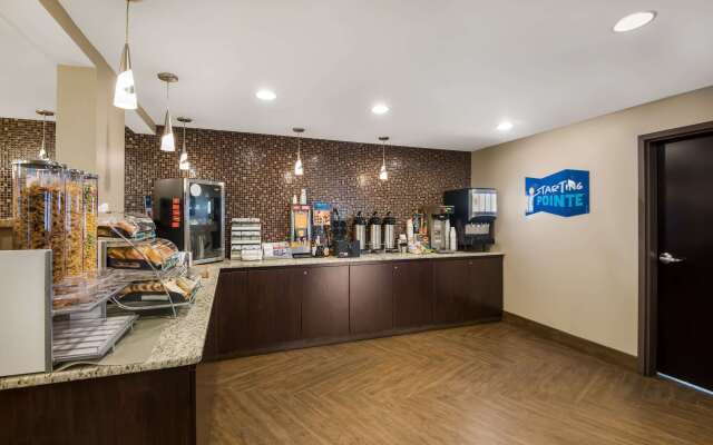 Clarion Pointe Downtown