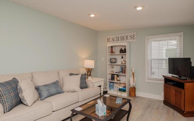 Bill's Place by Oak Island Accommodations