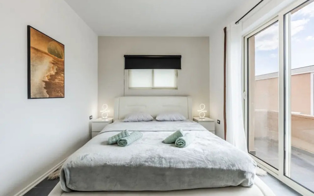 Modern Apartment With Scenic Views Earthy Vibes