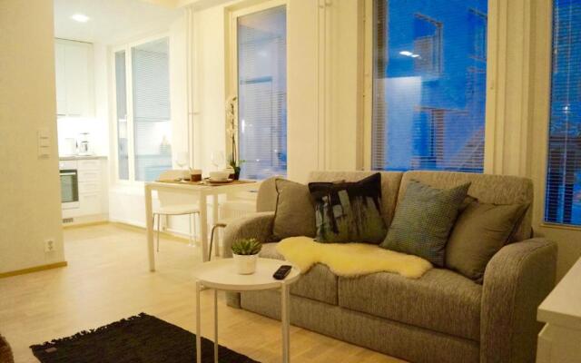 Studio in Trendy Kakola Hill area close to city center