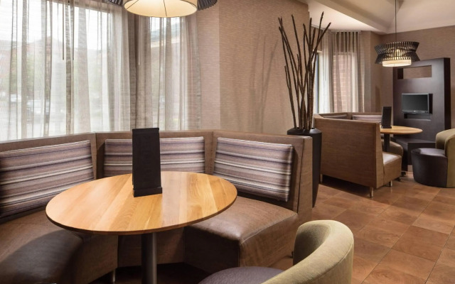 Courtyard by Marriott Indianapolis at the Capitol