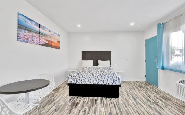 Tradewinds Motel