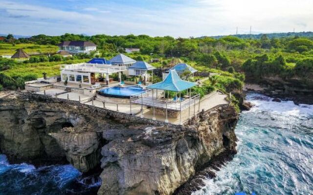 Cliff Park Lembongan