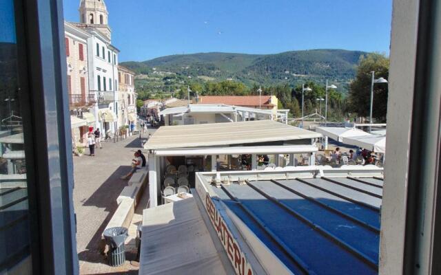 S239 - Sirolo, trilocale in piazza con aria condizionata