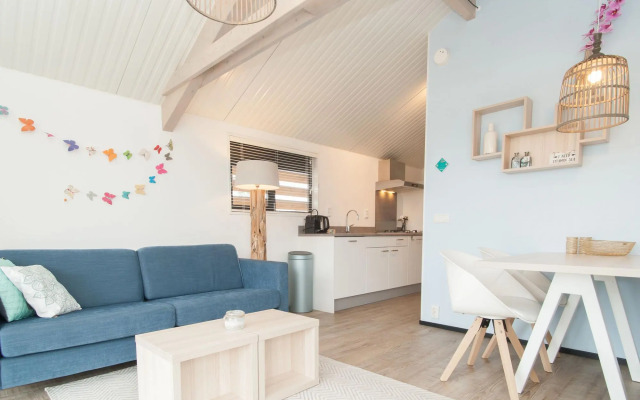 Comfortable Lodge With Hammock, Near the Beach