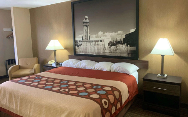 Super 8 by Wyndham Liverpool/Clay/Syracuse Area