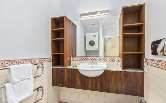 Two Bedroom Waterfront & City Apartment