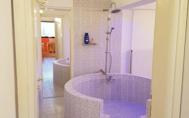 The golden brown luxury guesthouse