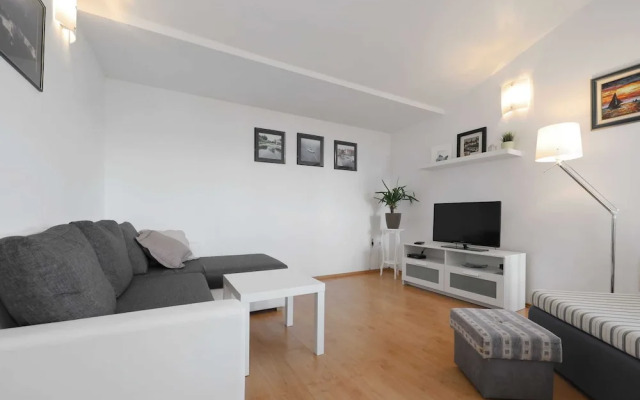 Modern Apartment With Private Pool in Maslenica