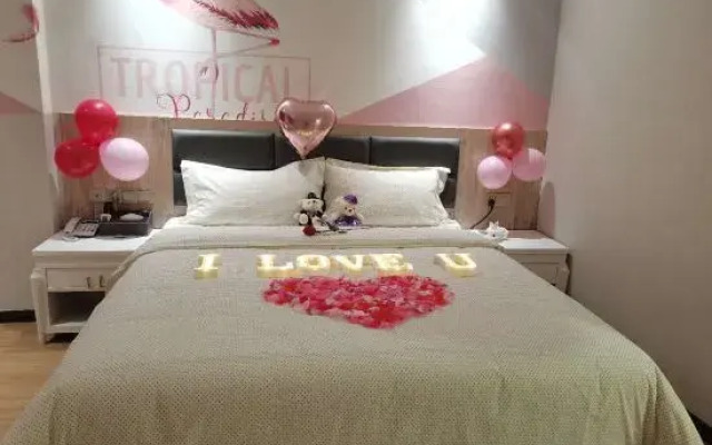 Yuefeng Hotel (Maoming Dianbai West Lake Park)
