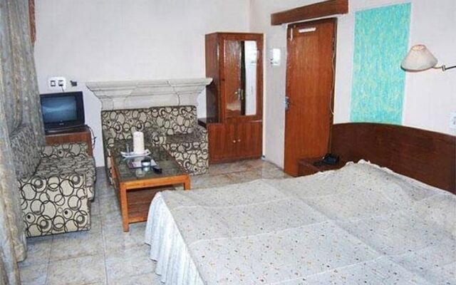 Goroomgo Hotel Manglam Kanpur