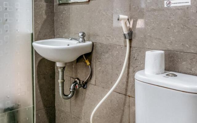 RedDoorz Plus near Mall Taman Anggrek 2