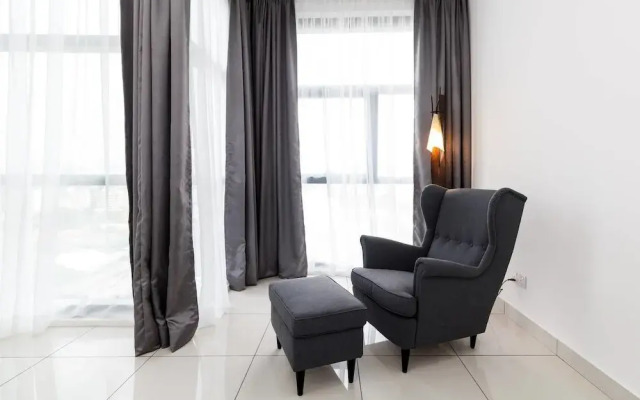 Bright and Comfy Studio 10 Minutes From Klcc