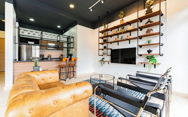 NEW Perfect Location with Free Parking