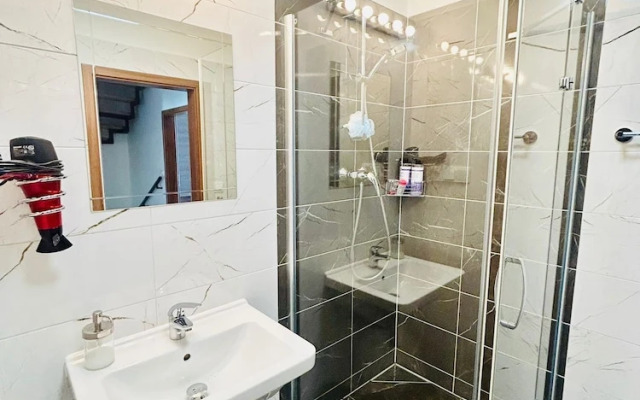 Villa many rooms with Free Parking