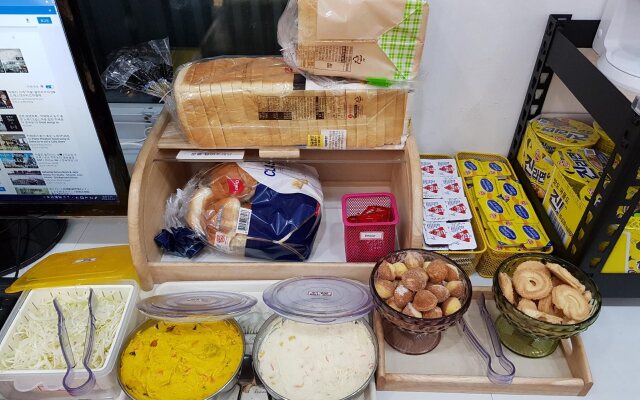 24 Guesthouse Nampo Station