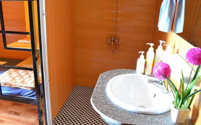 Le Pont Bungalow Hostel